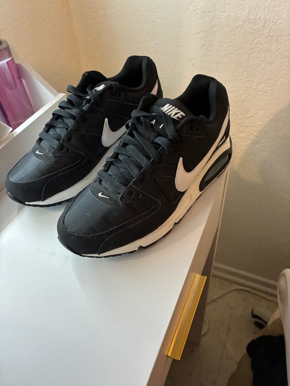 Nike Women’s Black and White Casual Sneakers